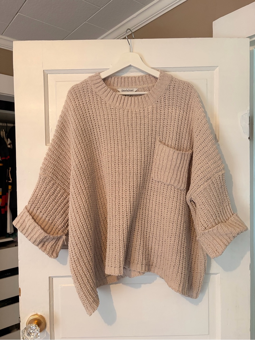 DAVI & DANI Chunky Knit Pocket Crew Sweater - Beige